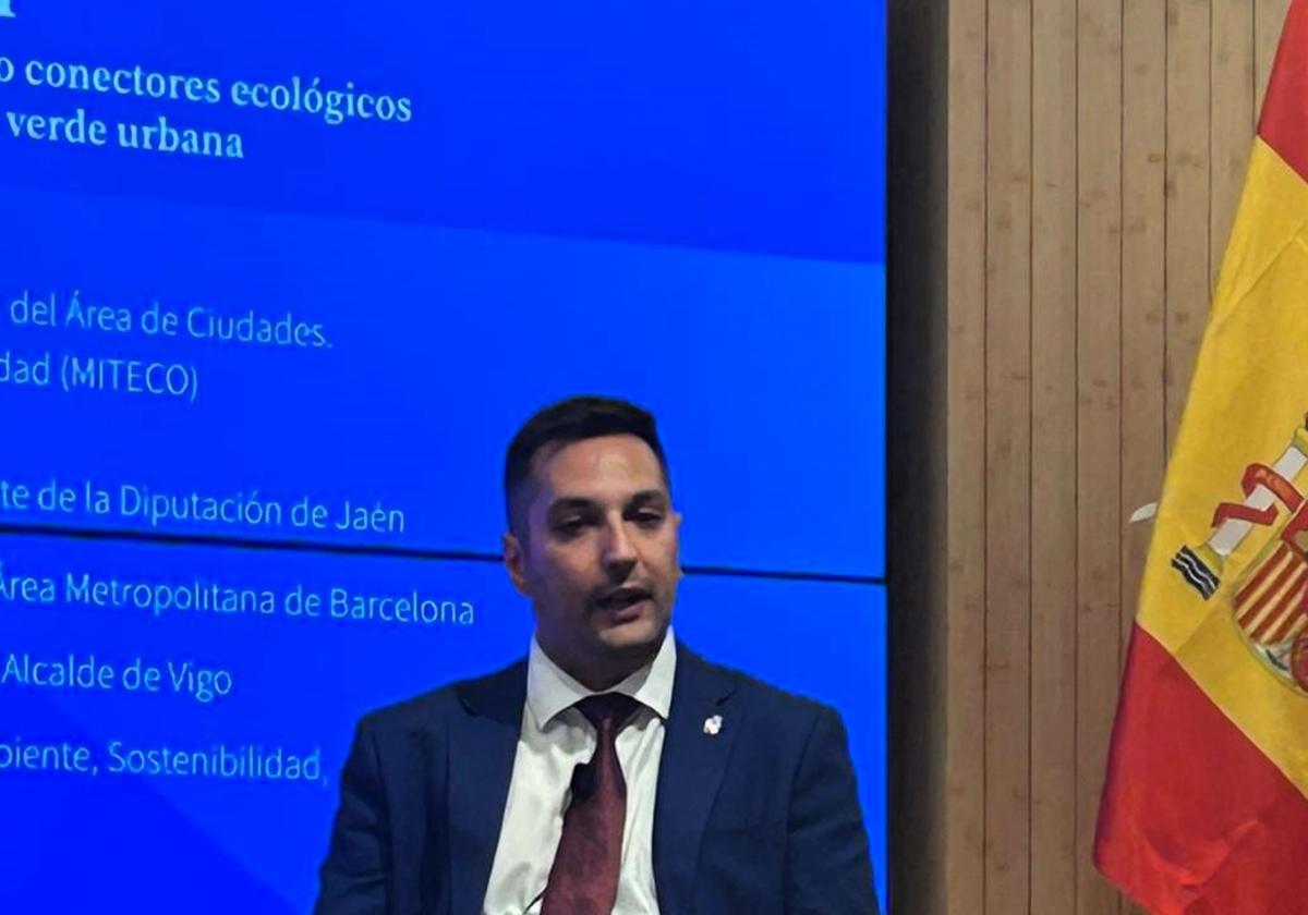 EMILIO RODRÍGUEZ DURANTE LA EXPOSICIÓN DEL PROYECTO.
