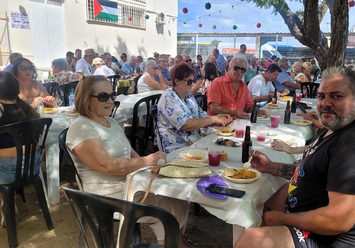 Asistentes a la paella de Izquierda Unida.