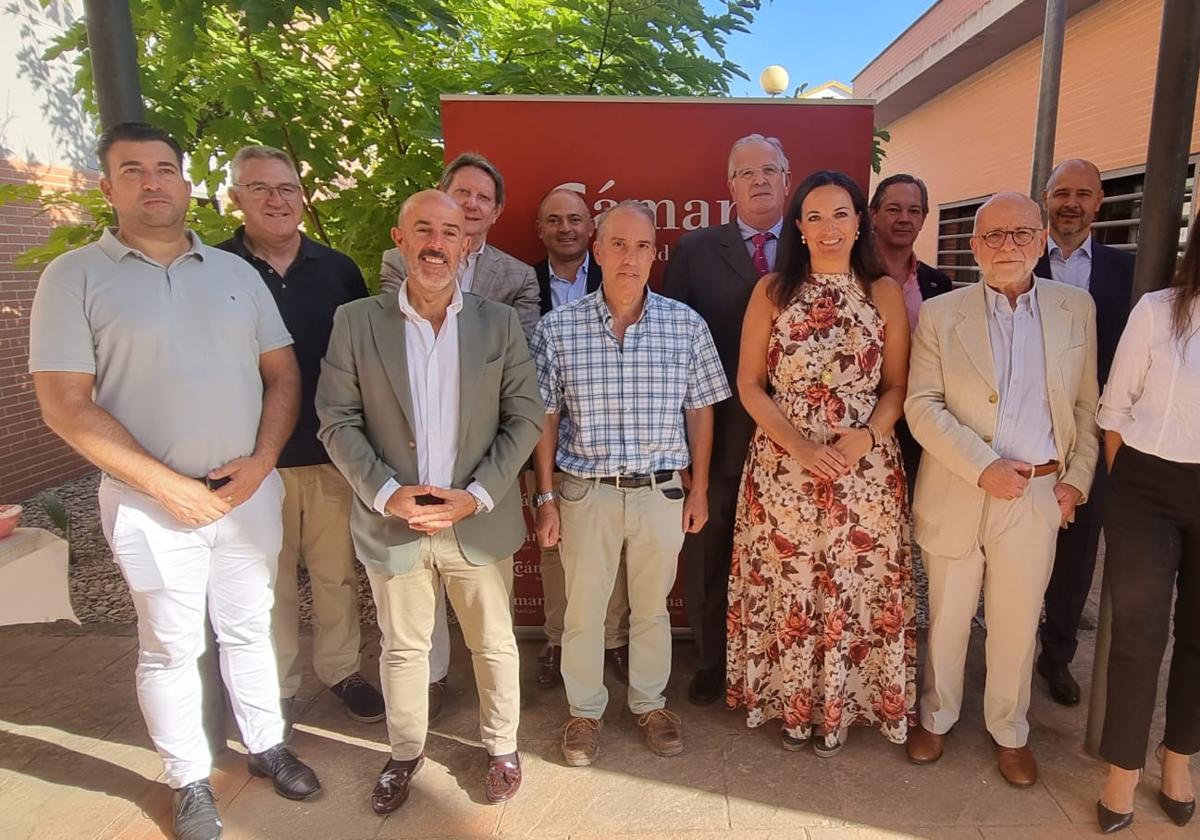 Asistentes a la sesión celebrada en la Cámara de Comercio.
