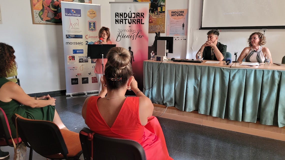 TALLERES DE DANZA ORIENTAL Y LECTURAS DE POESÍAS DURANTE LAS JORNADAS.