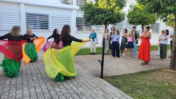 TALLERES DE DANZA ORIENTAL Y LECTURAS DE POESÍAS DURANTE LAS JORNADAS.