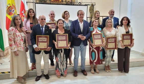 El Consistorio homenajea a siete docentes que cierran su etapa en Andújar