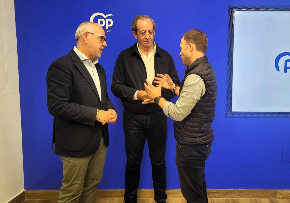 Estrella, Carmona y Domínguez, ayer en la sede del PP.