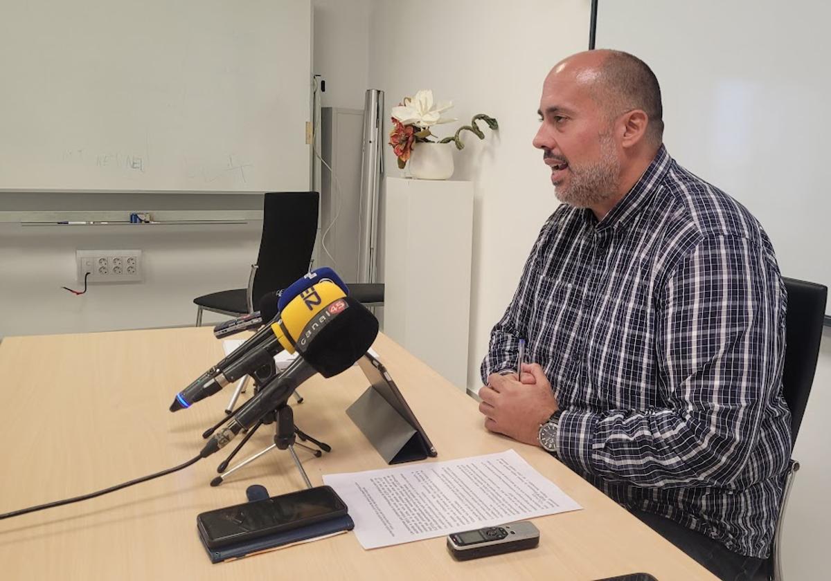 JUAN FRANCISCO CAZALILLA, ESTE LUNES, EN LA CASA DE LA CULTURA DURANTE SU EXPOSICIÓN.