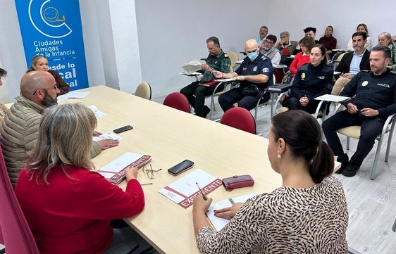 REUNIÓN EN LOS SERVICIOS SOCIALES DEL AYUNTAMIENTO DEL FORO.