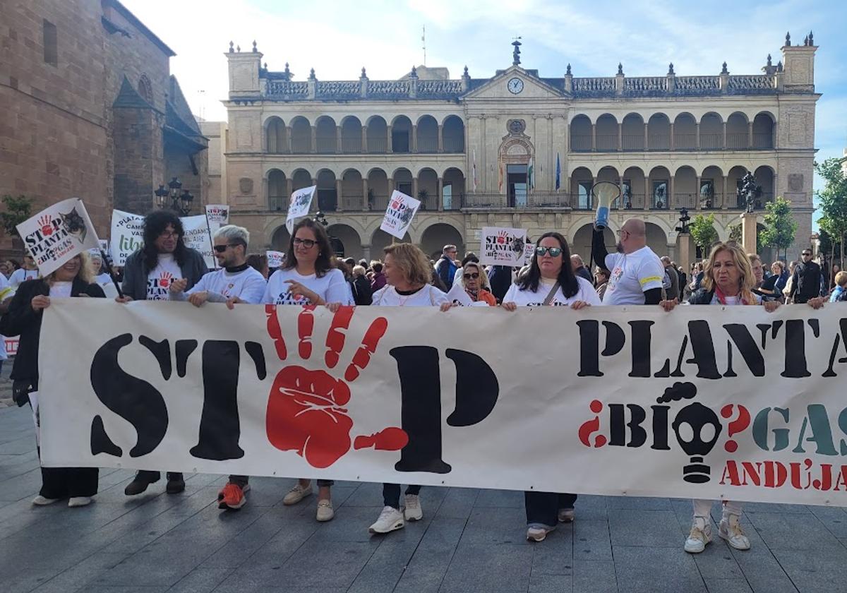 MANIFESTACIÓN CONTRA LA PLANTA DE BIOGÁS EL PASADO DÍA 9 DE NOVIEMBRE EN ANDÚJAR.