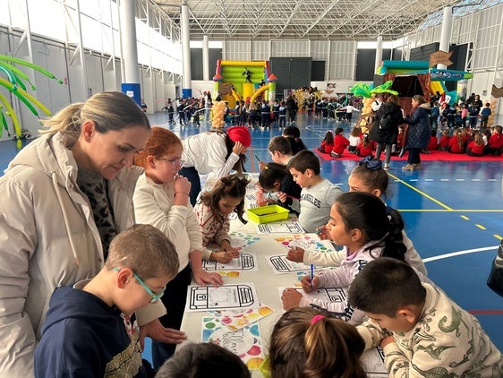 Los niños y niñas de la ciudad conocen sus derechos mediante la diversión