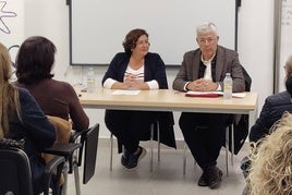 Alarcón durante su conferencia.