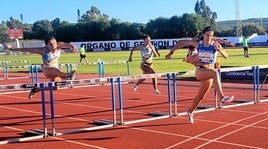 Prueba de salto de vallas en el Meeting Jaén Paraíso Interior 'Memorial Francisco Ramón Higueras' del año 2024.