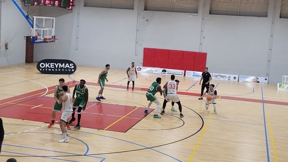 Cruce de reproches entre gobierno y oposición por las goteras de los recintos deportivos en Andújar