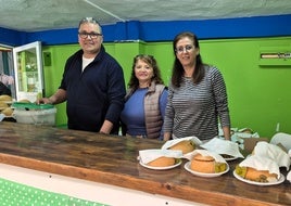 RESPONSABLES DE LA PLAZA DE ABASTOS POSAN CON LOS CANTOS QUE SE DEGUSTARON TAMBIÉN EN SAN VICENTE DE PAÚL