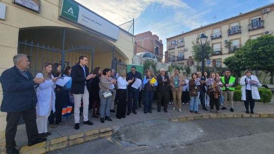 Concentración de rechazo por la agresión a dos profesionales de Primaria del Área Sanitaria Norte