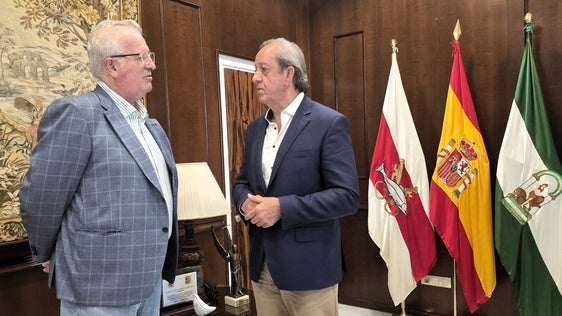 Javier Camello realiza una visita institucional al Ayuntamiento de Andújar