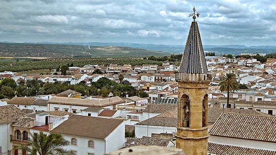 Lopera aprueba su Plan Especial y suspende las licencias urbanísticas para salvaguardar al municipio de las placas solares