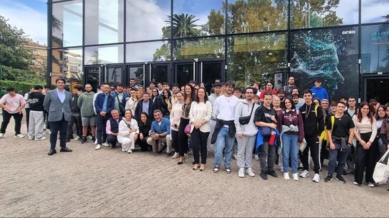 Estudiantes y empresarios de la zona se acercan a la IA en el congreso de Granada