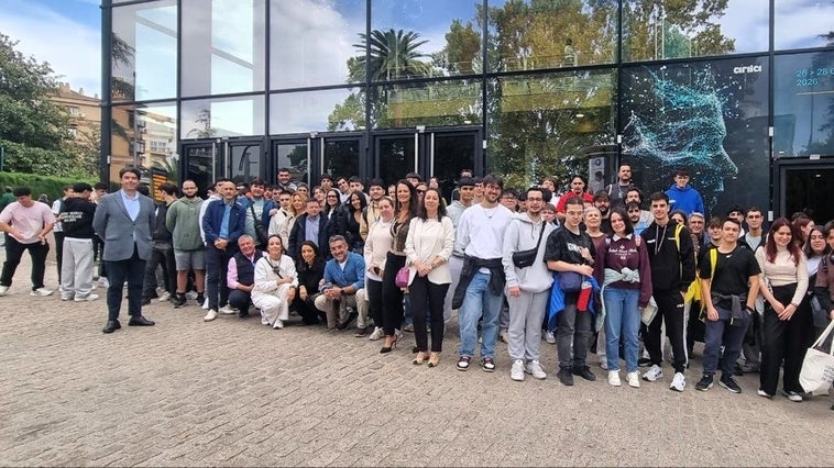 Estudiantes y empresarios de la zona se acercan a la IA en el congreso de Granada