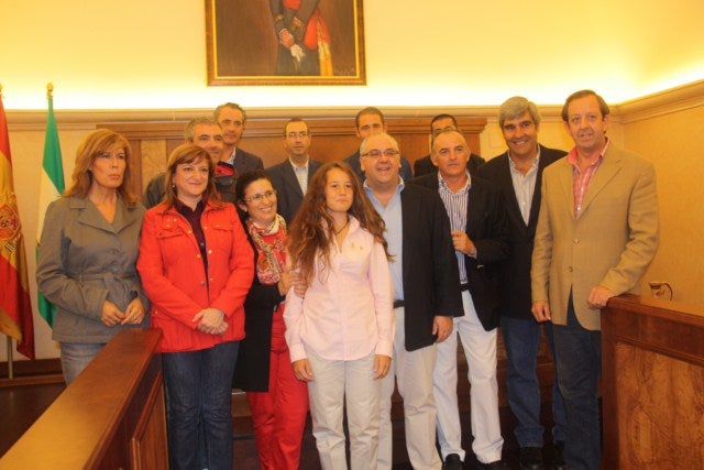 La Corporación Municipal reconoce la labor deportiva de Marta Porras, bicampeona mundial junior de pádel