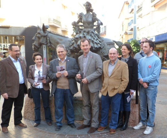 El candidato de UPyD a la Junta de Andalucía vista la ciudad de cara a los próximos comicios