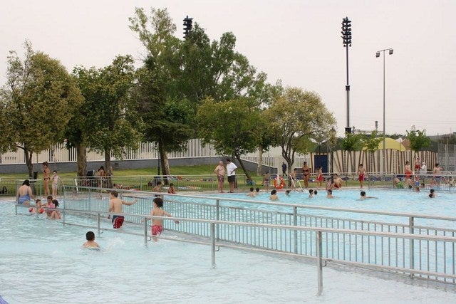 La piscina municipal inaugura la temporada de verano con entrada gratuita para los bañistas
