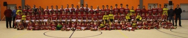 El Andújar Fútbol Sala fomenta la práctica del deporte entre los chavales de la ciudad que les reporta alegrías