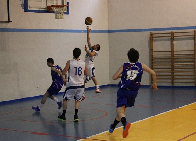 El equipo senior del C.B. Sierra de Andújar elimina al C.B. Linares en la semifinal del Play-off