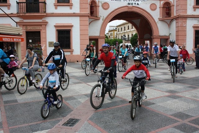 600 ciclistas participan en el Día de la Bicicleta