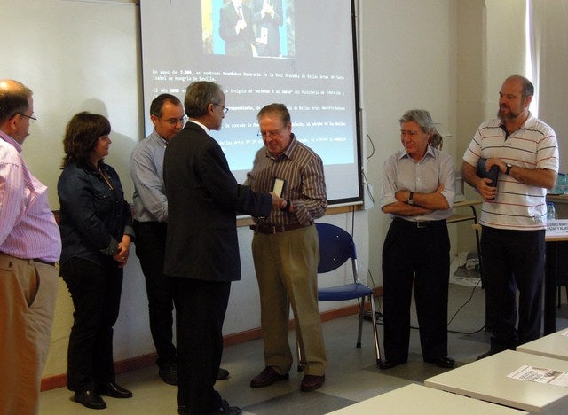 El escultor Miguel Fuentes del Olmo recibe un reconocimiento en Portugal
