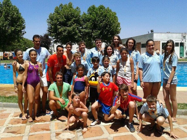 El Club Natación Andújar gana 39 medallas en la primera prueba del Circuito Provincial
