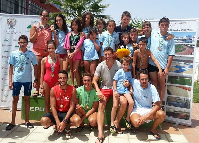Suma y sigue del Club de Natación Andújar con 115 medallas en el circuito provincial
