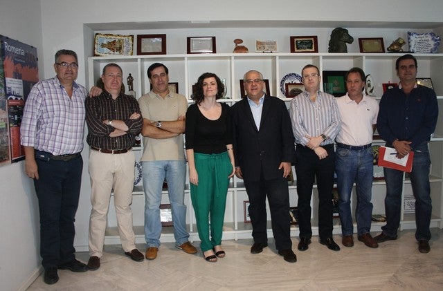 La Asociación de Arquitectos firma un convenio con el Ayuntamiento para propulsar iniciativas de vivienda