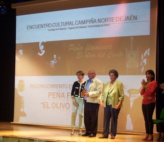 El olivo del cante recibe un premio de Prodecan