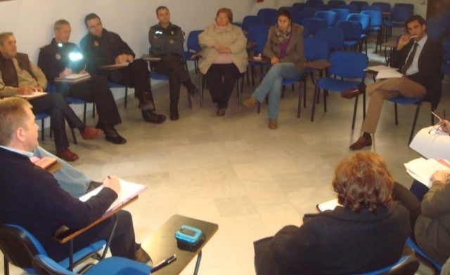 Representantes de colectivos sociales y administraciones se reúnen para la coordinación en la atención de los temporeros