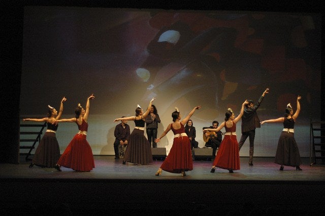 Gran respuesta de público al XV Recital Poético Musical de Andújar Andalusí, que tuvo fines benéficos