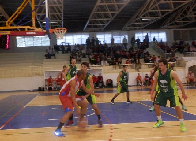 Meritorio y trabajado triunfo del CB Montajes Rueda en la EBA de baloncesto, ante el potente y bisoño filial del Unicaja de Málaga