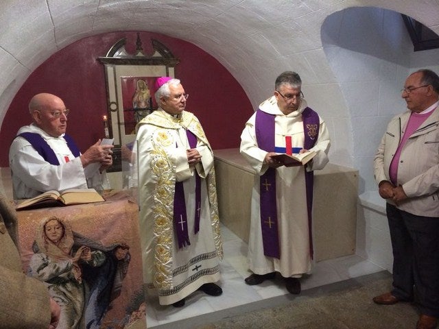 Bendecido el columbario construido en la Basílica Santuario de la Virgen de la Cabeza