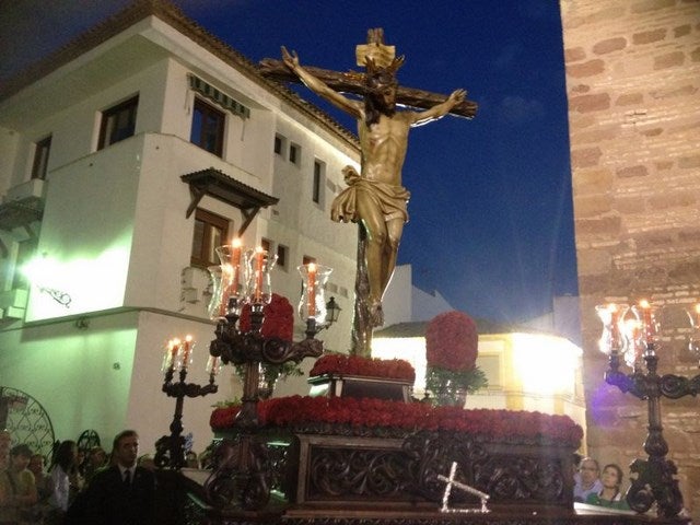 Recogimiento por el casco antiguo con el Vía Crucis en el Martes Santo