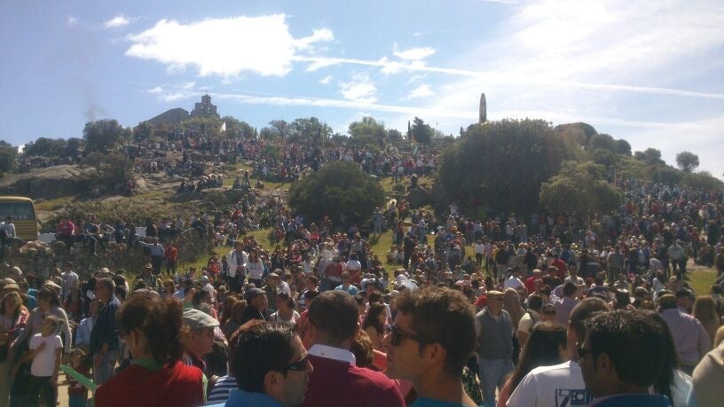 69 cofradías filiales y 5 procofradías participan en la procesión por el Cerro