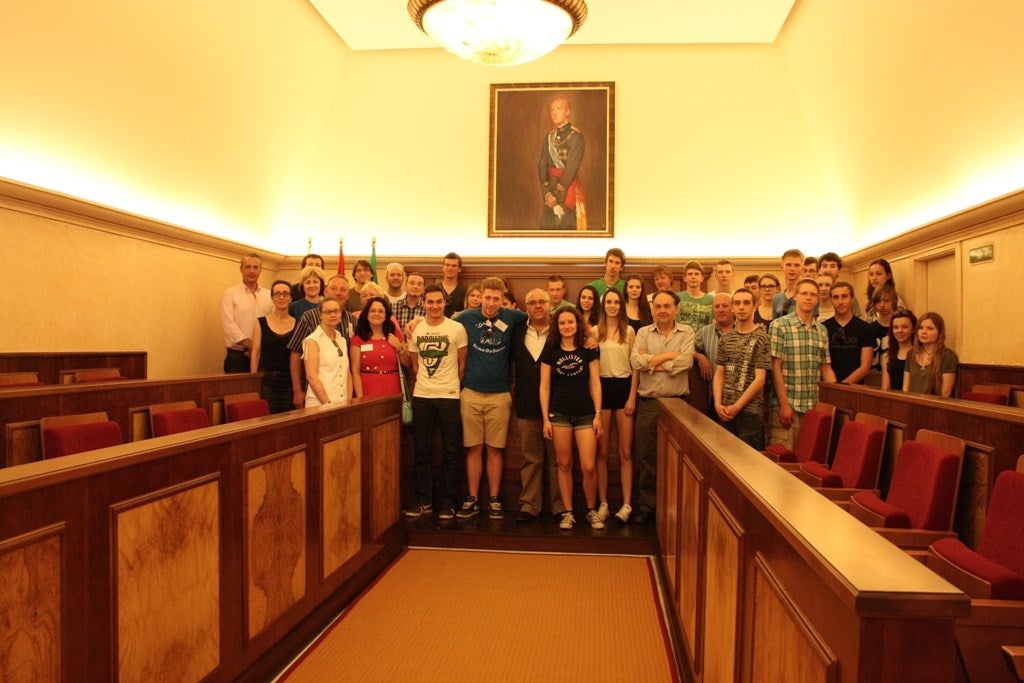 Alumnos europeos del programa Comenius visitan el consistorio municipal