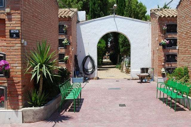 Reparaciones en el cementerio de Villanueva de la Reina