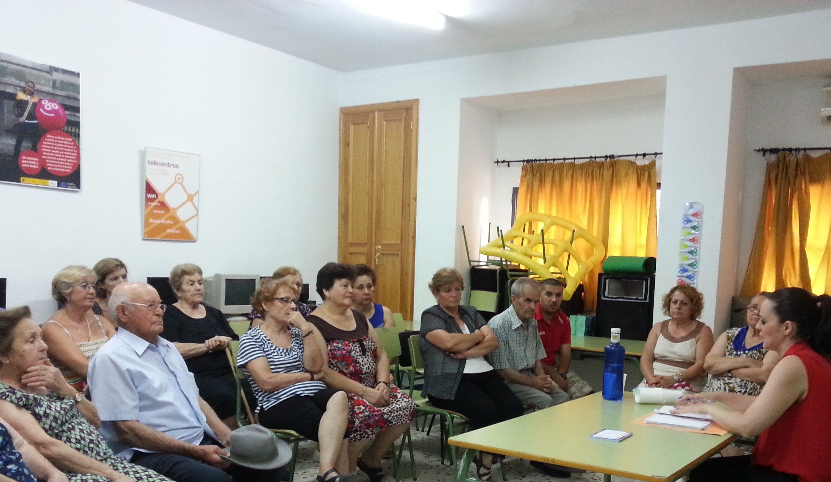 Un programa informa y asesora sobre el alzhéimer en los poblados y comarca