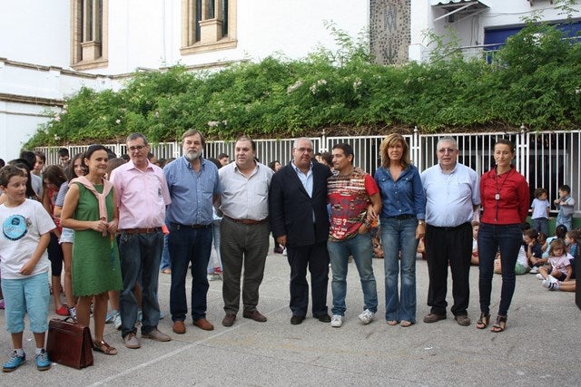 Alumnado y profesorado del colegio Virgen de la Cabeza celebran el inicio del curso escolar