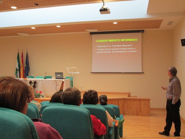 Profesionales del Alto Guadalquivir abordan los conflictos éticos en las decisiones clínicas