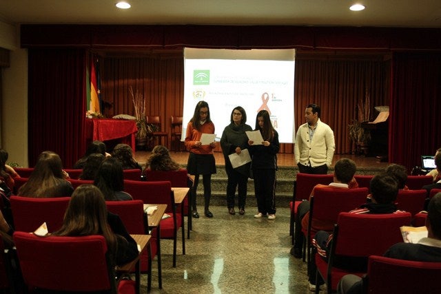 Alumnos de secundaria del Divino Pastor se unen contra el rechazo de los afectados por VIH