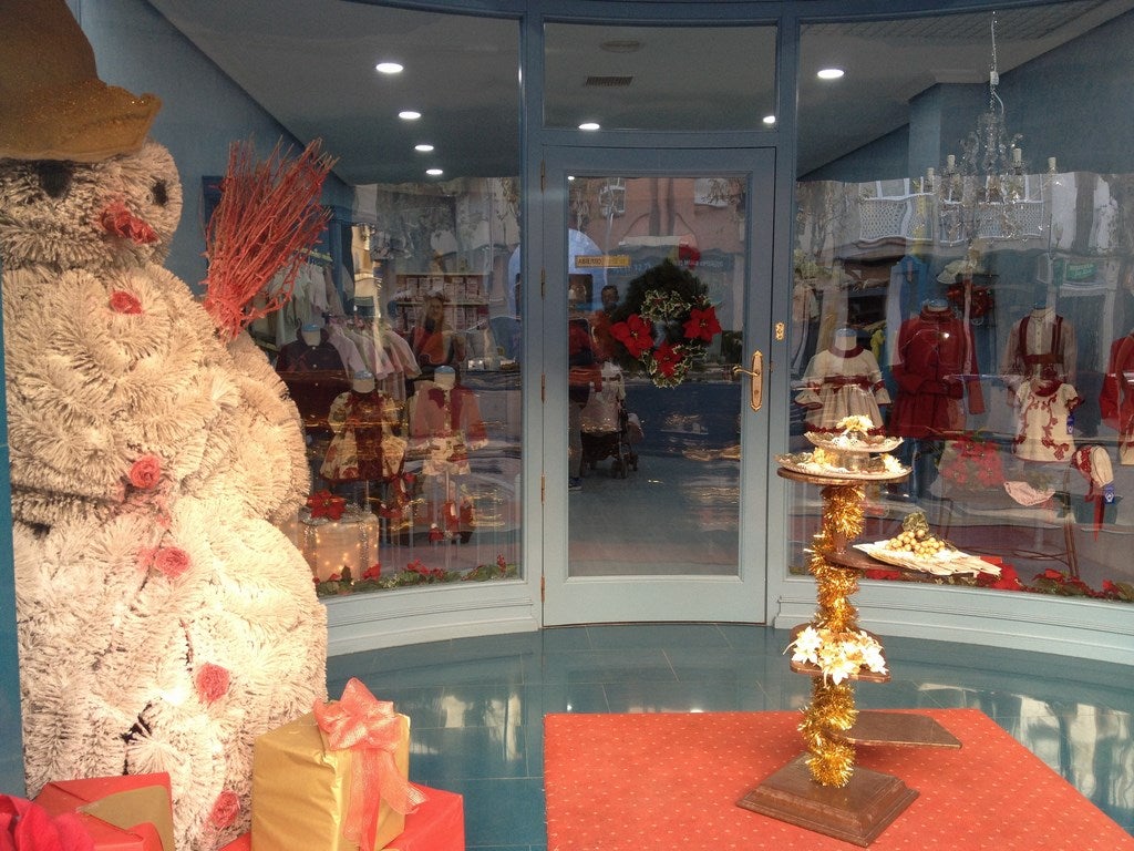 Originalidad y diseño resaltan en los premiados en el Concurso de Escaparates Navideños