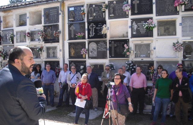 IU y el PCA rinden homenaje a las víctimas del franquismo