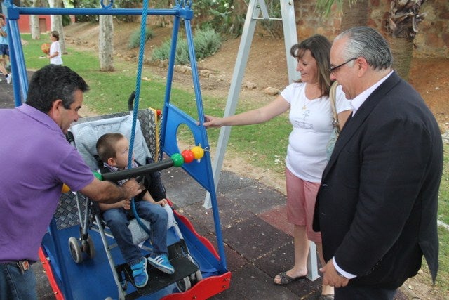 Andújar estrena juegos infantiles adaptados para niños con discapacidad y movilidad reducida