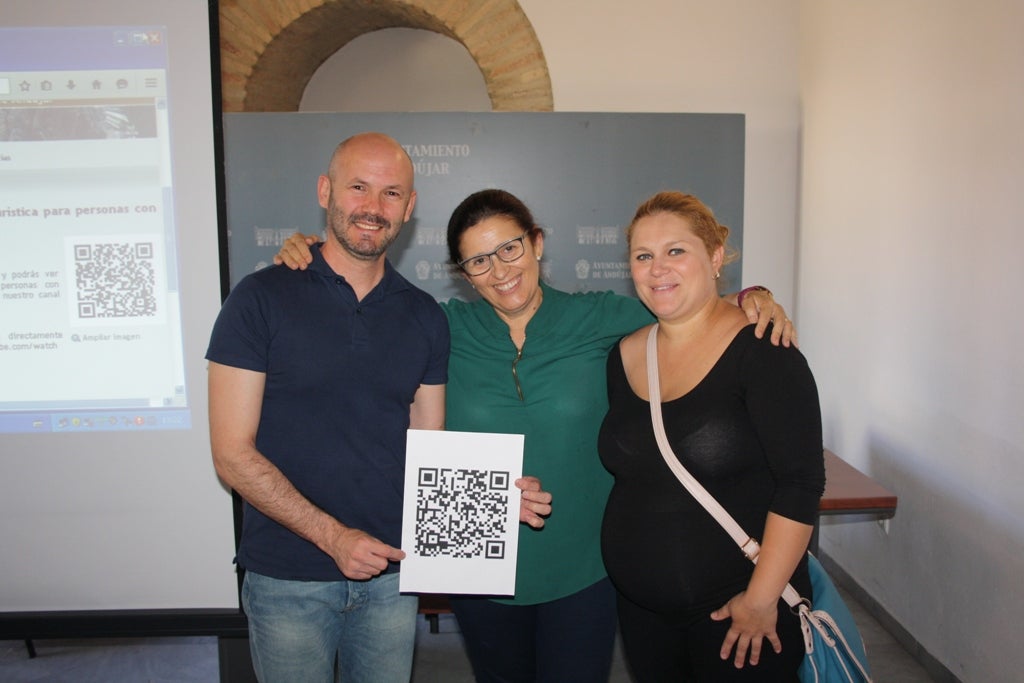 34 monumentos de Andújar cuentan son un sistema de signo guía para la accesibilidad de personas sordas