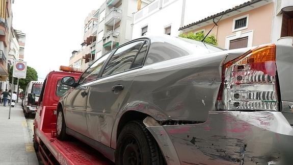 El conductor del autobús urbano de Andújar impacta contra cuatro vehículos