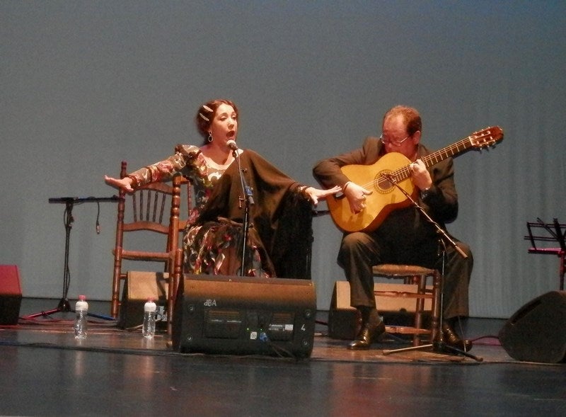 La ganadora durante su actuación en el Teatro Principal de Andújar. 