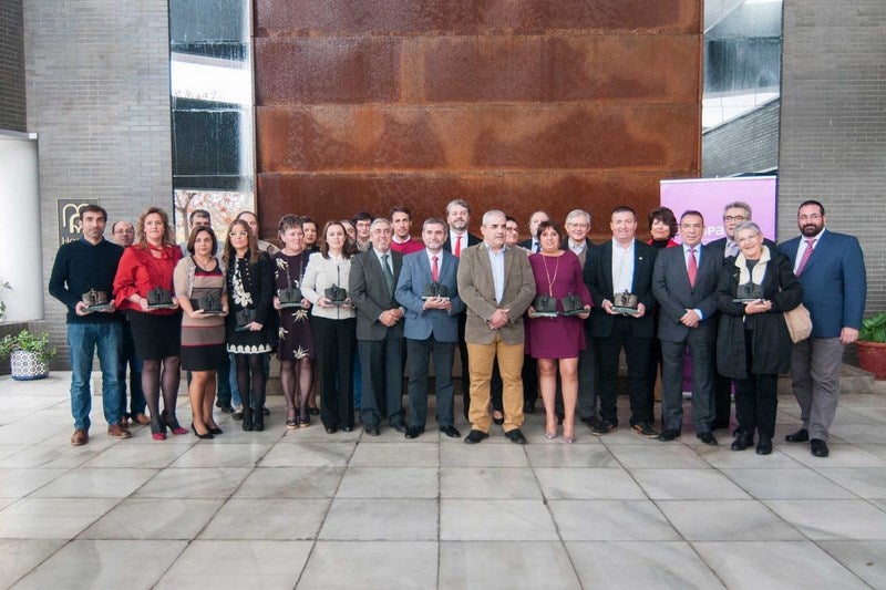 El Ampa Bartolomé Herrera junto al resto de galardonados con los premios CODAPA